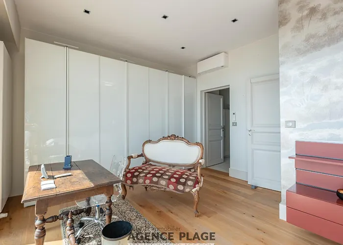 Maison Spacieuse Avec Ascenseur Et Climatisation, Proche - Fr-1-197-616 *